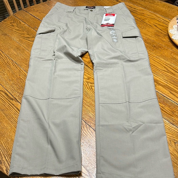 TruSpec khaki women’s 24-7 Series Ascent style tactical pants.  Size 14. - Picture 1 of 15